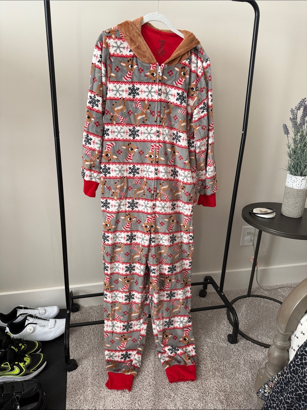 Cozy Grey Reindeer Hooded Men’s Pajamas
